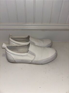 Women’s 8 White Slip-On Sneakers